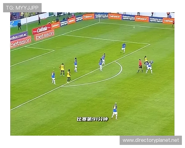 英足坛门将打球迷却未受罚